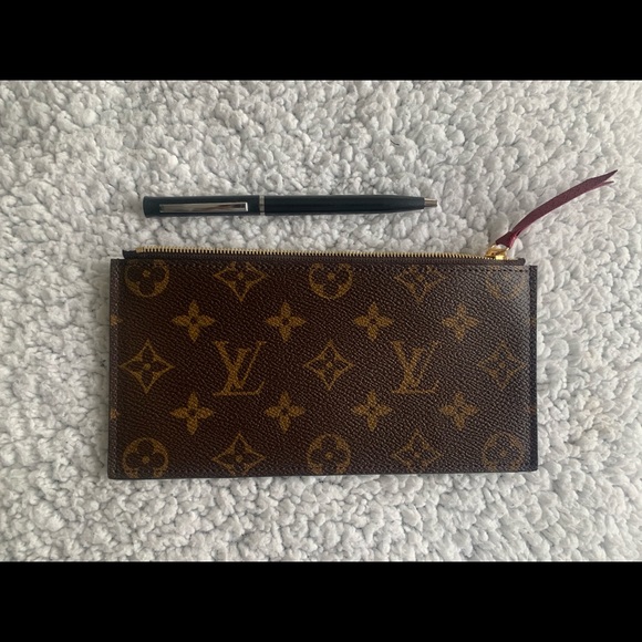 Monogram Louis Vuitton pouch - Picture 4 of 5
